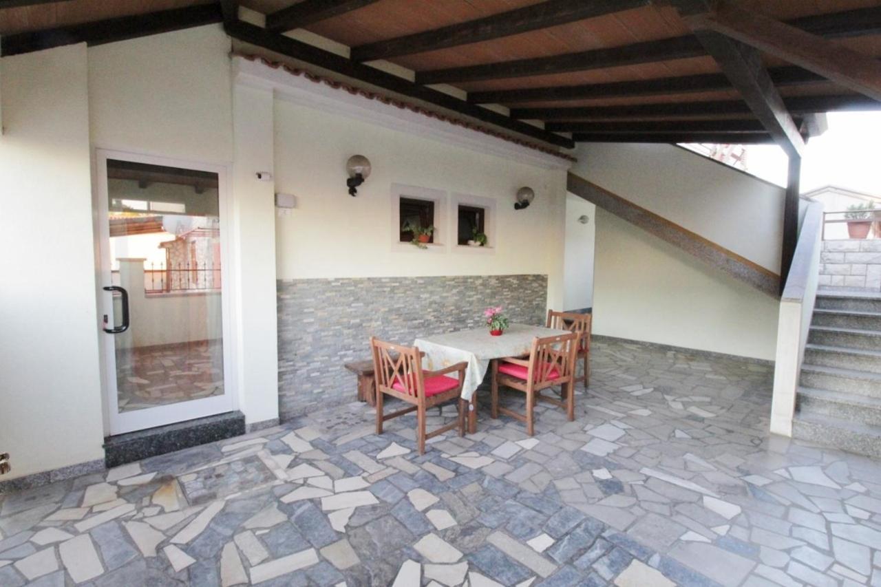 Apartments Zambratija With Sea View Esterno foto