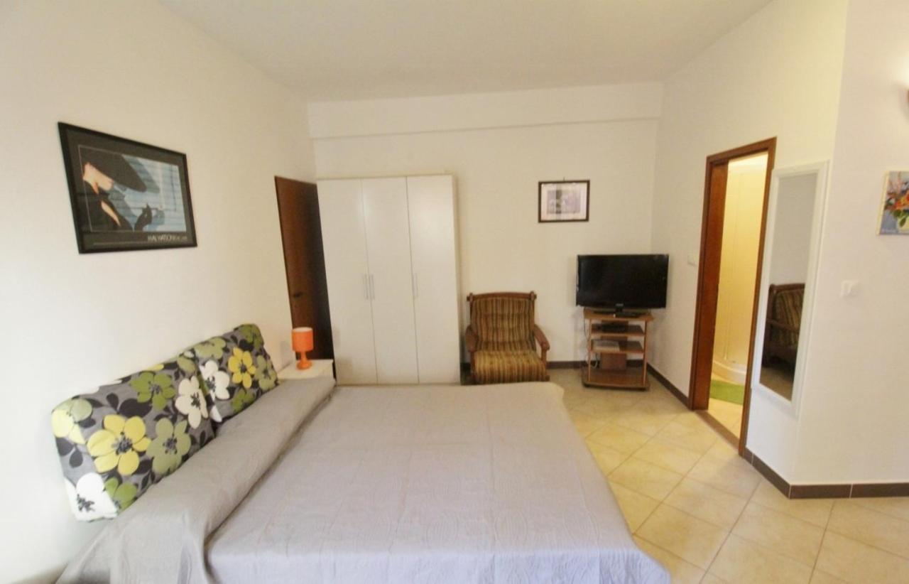 Apartments Zambratija With Sea View Esterno foto